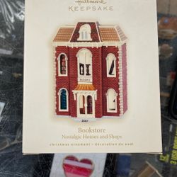 2007 Hallmark Keepsake Bookstore Ornament “Nostalgic Houses And Shops”