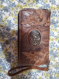 Wristlet wallet