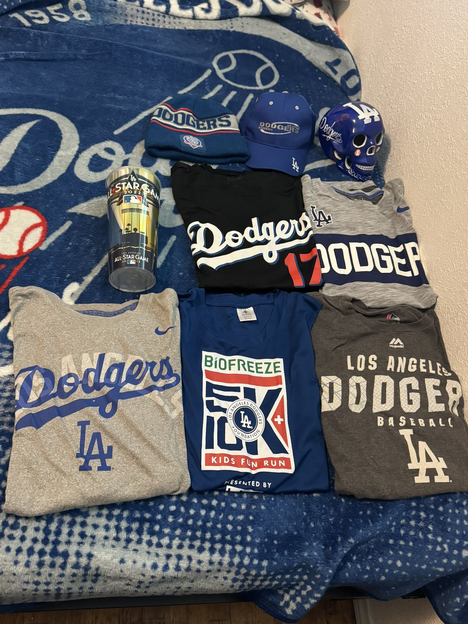 Dodgers set shirts size M