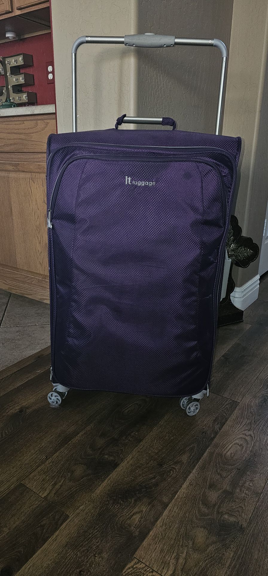 it 28" Luggage Super Lightweight