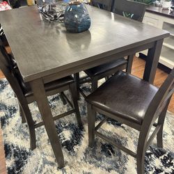 7 Piece Beautiful Gray Pub Table With 6 Chairs. Excellent Condition