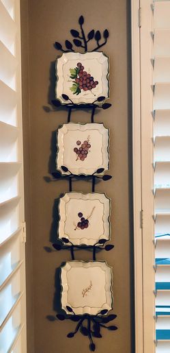 Wine-Inspired Decorative Plates with wall mounted plate rack