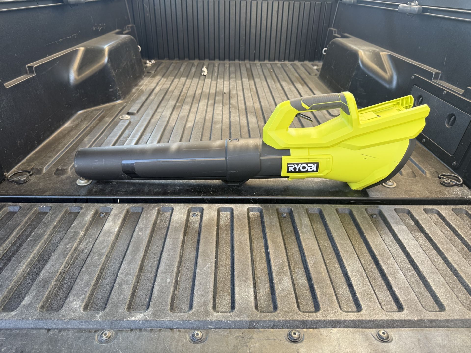 RYOBI 40V 550 CFM 120 MPH Cordless Leaf Blower (Tool Only)