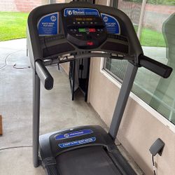 Horizon T101 Folding electric treadmill With Incline!