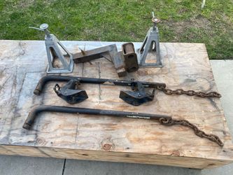 Travel trailer accessories. 1 set of Distribution hitch, 1 ball mount, two Aluminum stabilizer. Use to pull my 18’ travel trailer. $50.for all.