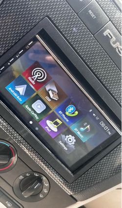 Car stereo with CarPlay