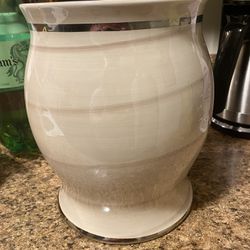 Pretty Ceramic Vase / Garbage Can, Dry Flowers