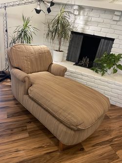 Classic Vintage Chaise