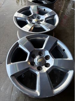 Silverado Tahoe rims 20” oem 3 rims only
