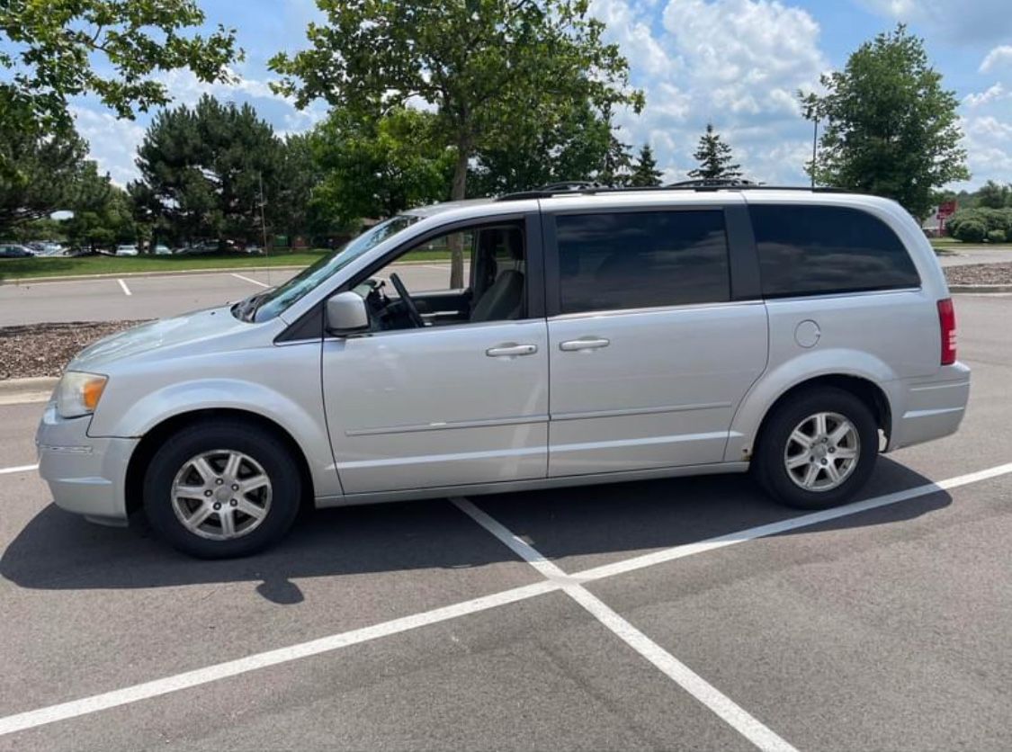 2008 Chrysler Town & Country