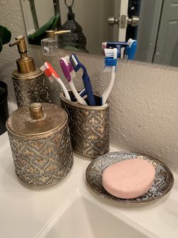 Beautiful Vanity 4-Piece Toiletry Set