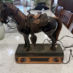 Abbotwares Standing Horse and Saddle Radio Bronze & Copper Vintage 1940's Z477 turns on but static think it needs antenna wire its in great shape