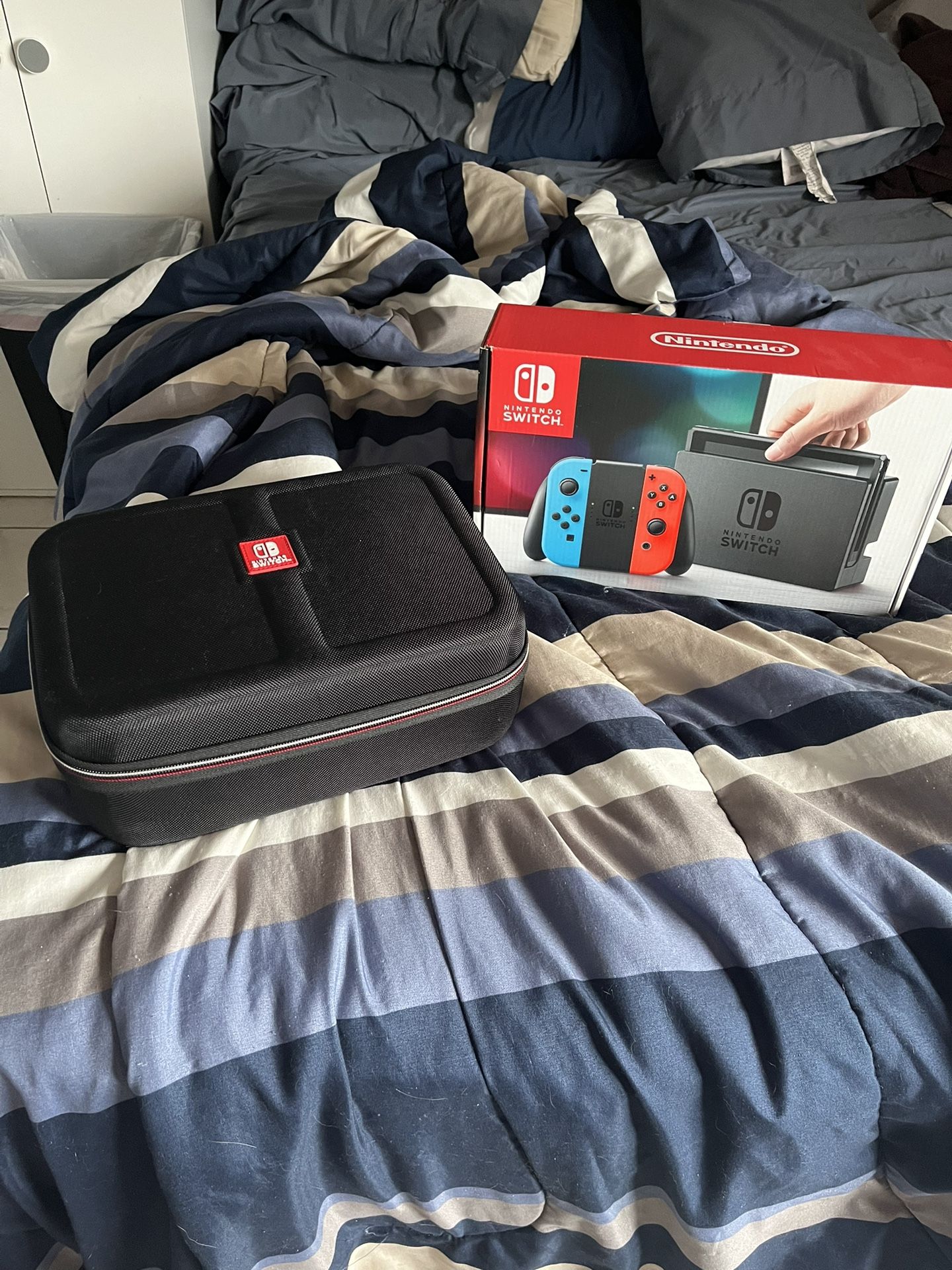 Nintendo Switch CIB With Broken Headphone Jack Traveler Deluxe Case And 128 GB Memory Card