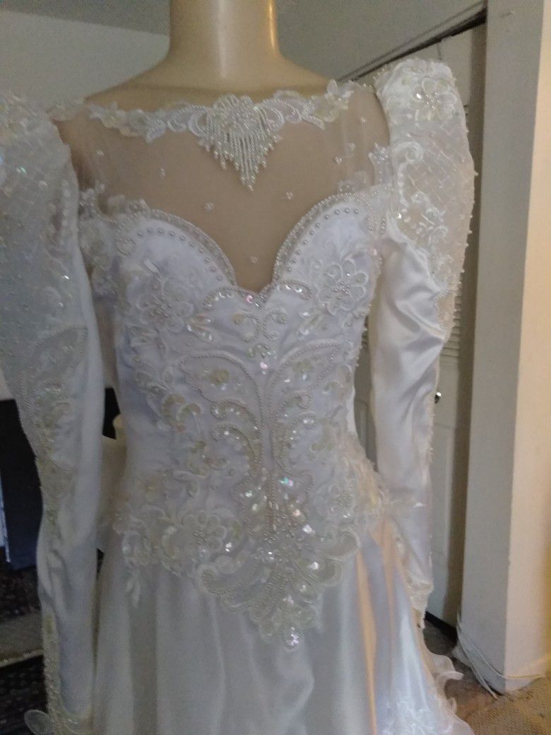 Vendo vestido de novia lindo diseño talla 8