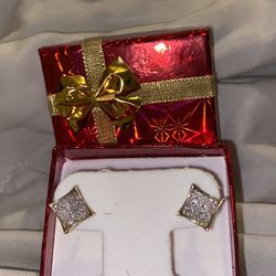 10k Gold Diamond Cut Studs