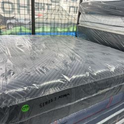 KING SIZE SIMMONS BEAUTYREST BLACK SERIES 2 (MEDIUM) MATTRESS & BOX SPRINGS BED SET