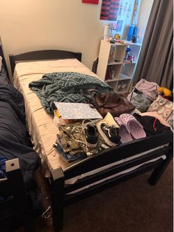 Twin bed W/ Mattress