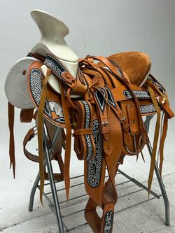 Monturas charra para caballos 100% piel de la mejor calidad y con excelentes diseños  Con todos sus accesorios incluidos  + cincho  + cabezada o corre
