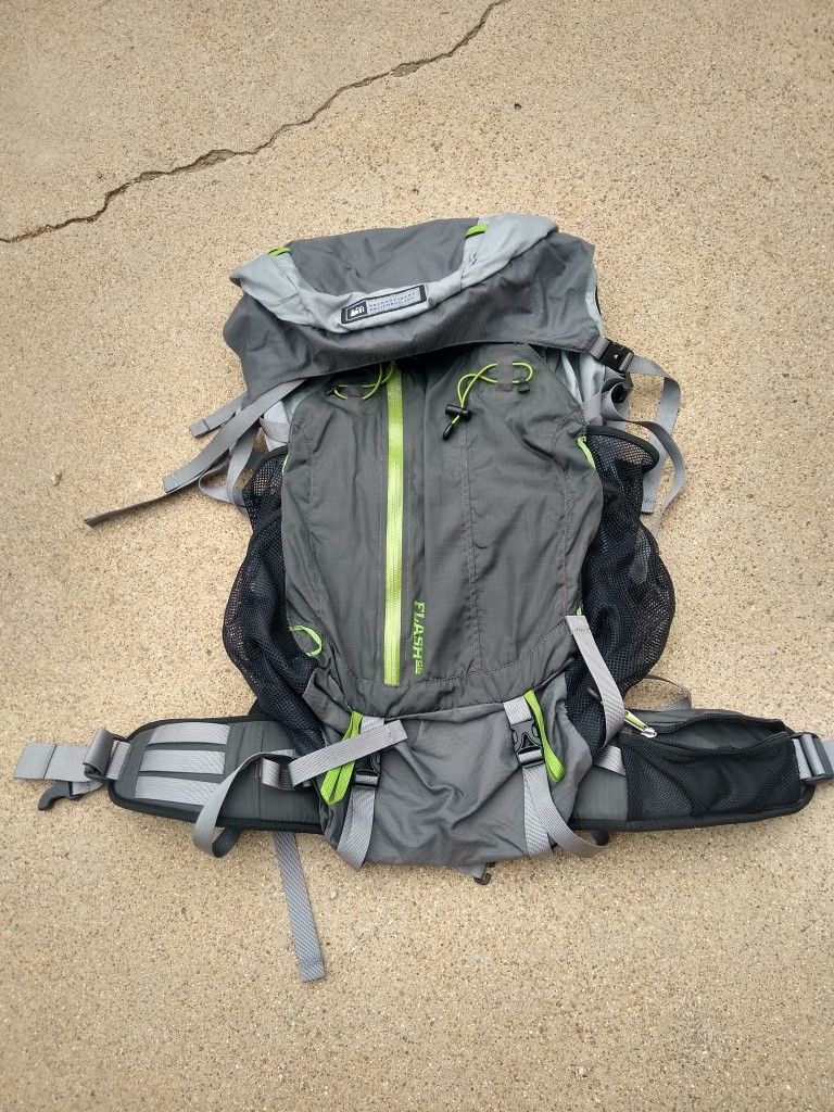 Medium REI Flash 65 Backpack Ultralight Hiking Backpacking Camping Gregory Osprey Gossamer Gear Mariposa Golite Deuter Framed