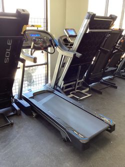 Horizon 7.0 AT Heavy Duty FoldingTreadmill Includes Warranty