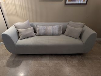 Modern Light Gray Sofa with 5 Accent Pillows – Excellent Condition