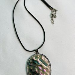 Stunning Abatone Paula Shell Pendant Necklace 