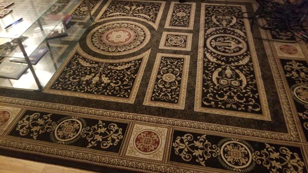 Very Attractive Area Rug.. 8x5" .