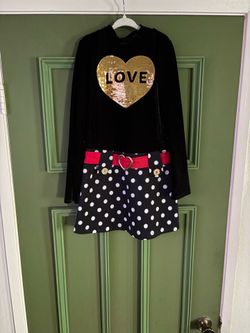 Little girls dress size 10/12 would fit 7/8