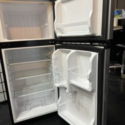 Mini Fridge  Magic chef , Silver