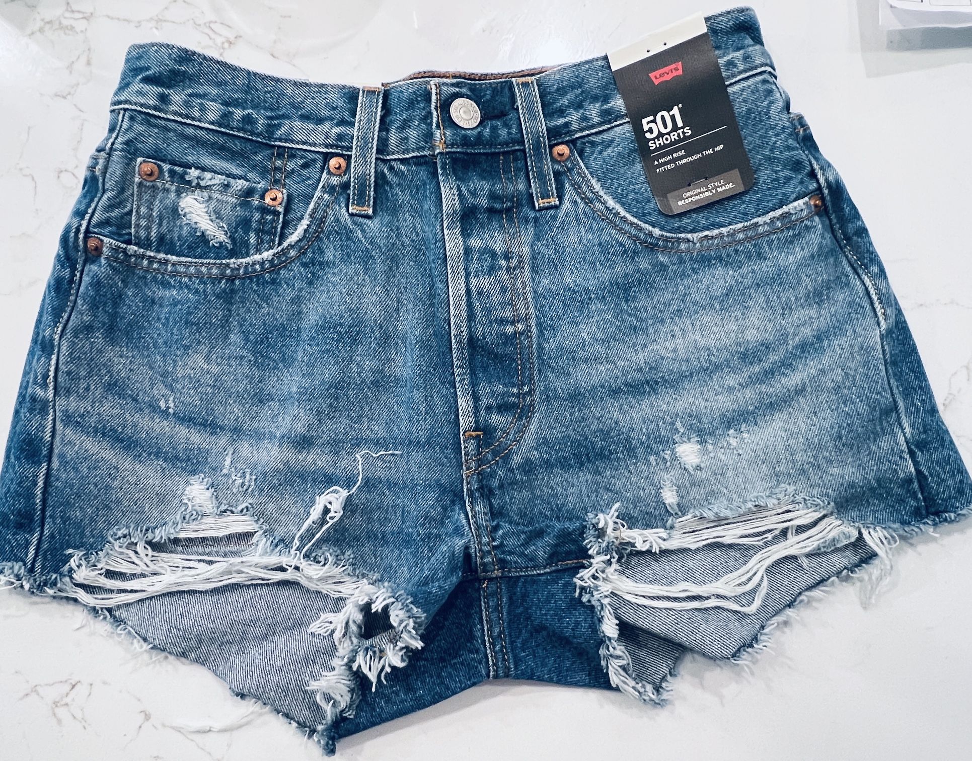 Levi’s 501 Shorts High Rise Fitted NWT Size 26