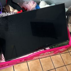 32 Inch Hisense Roku Shoot A Offer Just Need Gone