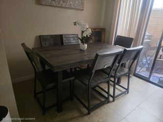 Dining table Mesa de comedor
