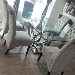 Dinning Table And Chairs 