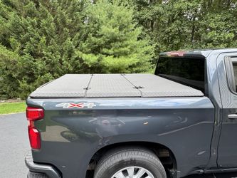 Diamondback Switchback tonneau truck bed cover - $900 (Lebanon)