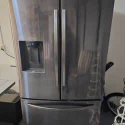 Samsung  Refrigerator 400$ Or Best Ofer Cash Only.