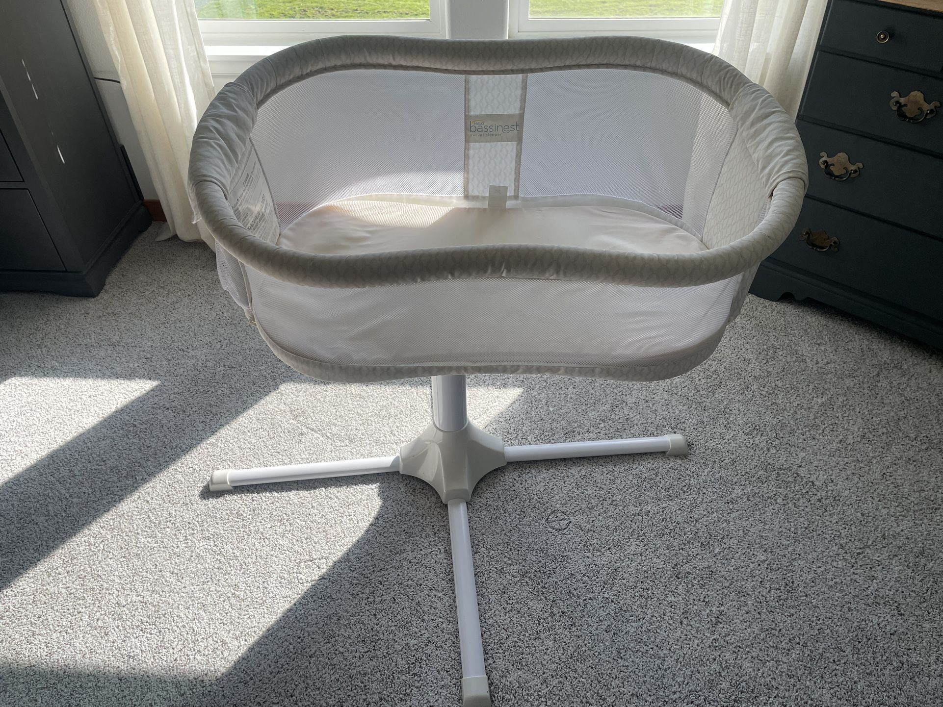 Halo Swivel Bassinet with Mattress