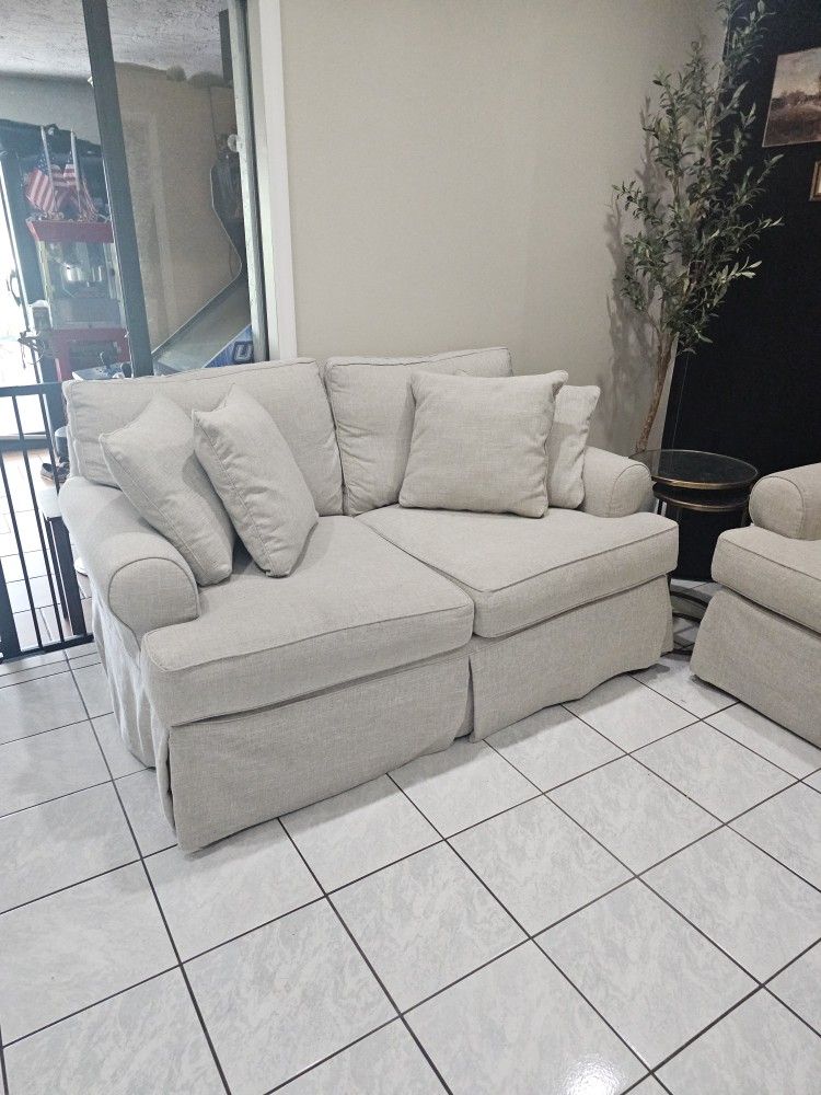 2 Love Seats