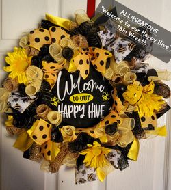 Wreath "Welcome To Our Hive" . 