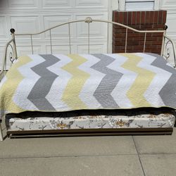 Antique Daybed / Trundlebed