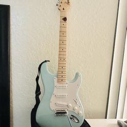 Guitarra Con Amplificador Única Dueña 