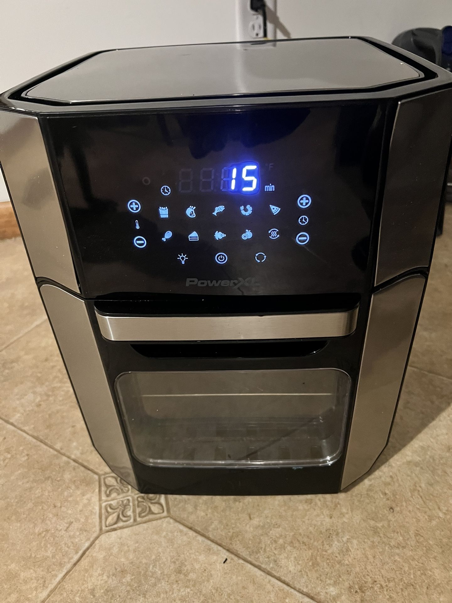 West Bend  Electric Air Fryer Oven, Countertop Air Fryer Rotisserie Combo with 10 Digital Quick Menu Presets, 1700 W, 12.6 Qt, Black