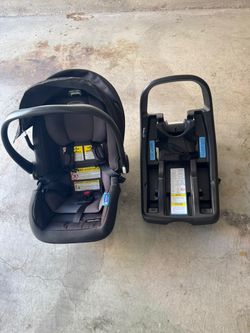 Graco infant car seat (base included)