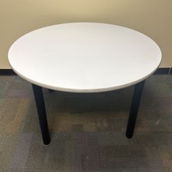 4’ White Round Table
