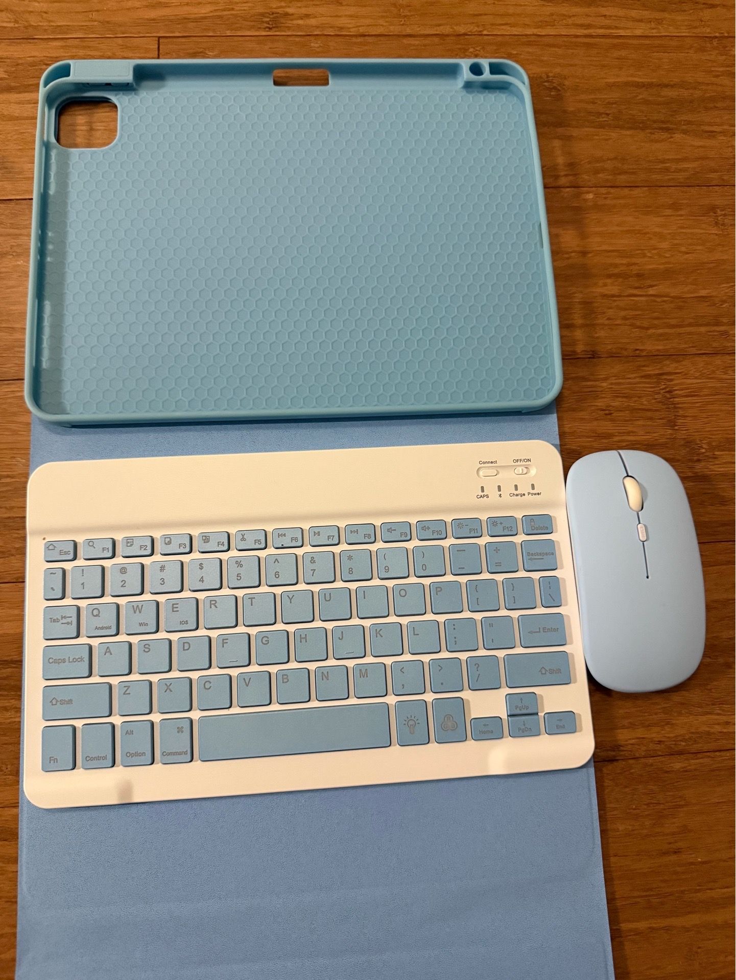 iPad Pro 11-inch keyboard case with built-in trackpad (mouse function)