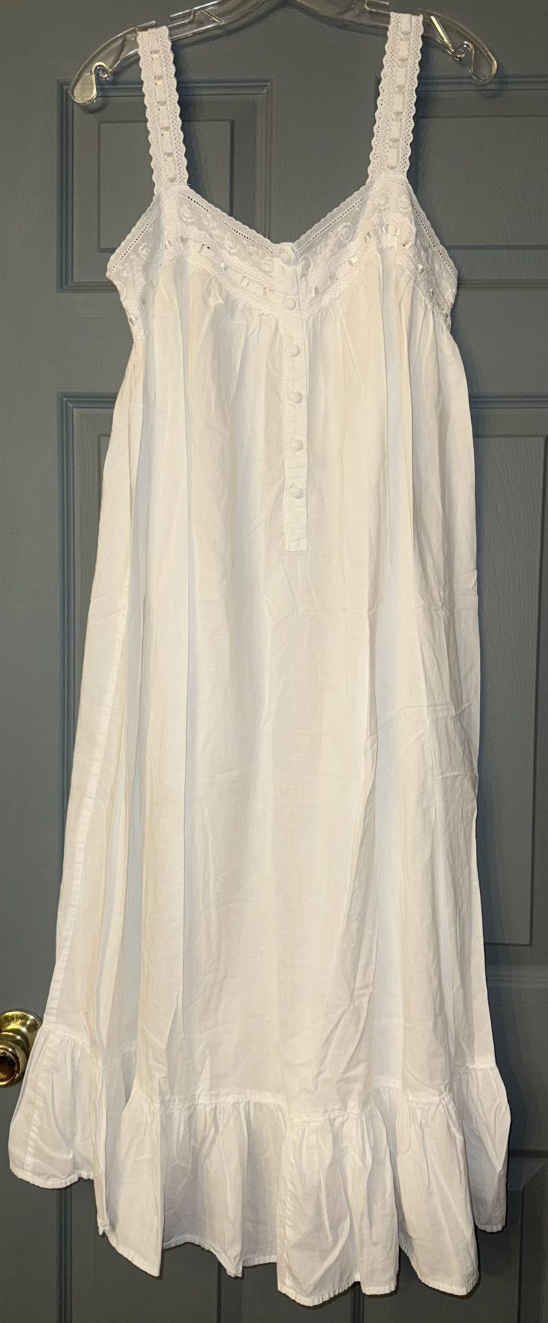 The Victoria's Secret Gold Label Vintage Summer Breeze White Nightgown . size Medium
