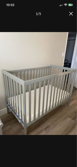 Baby crib with mattress