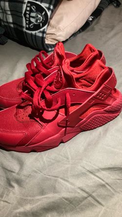 NIKE Air Huarache Triple Red