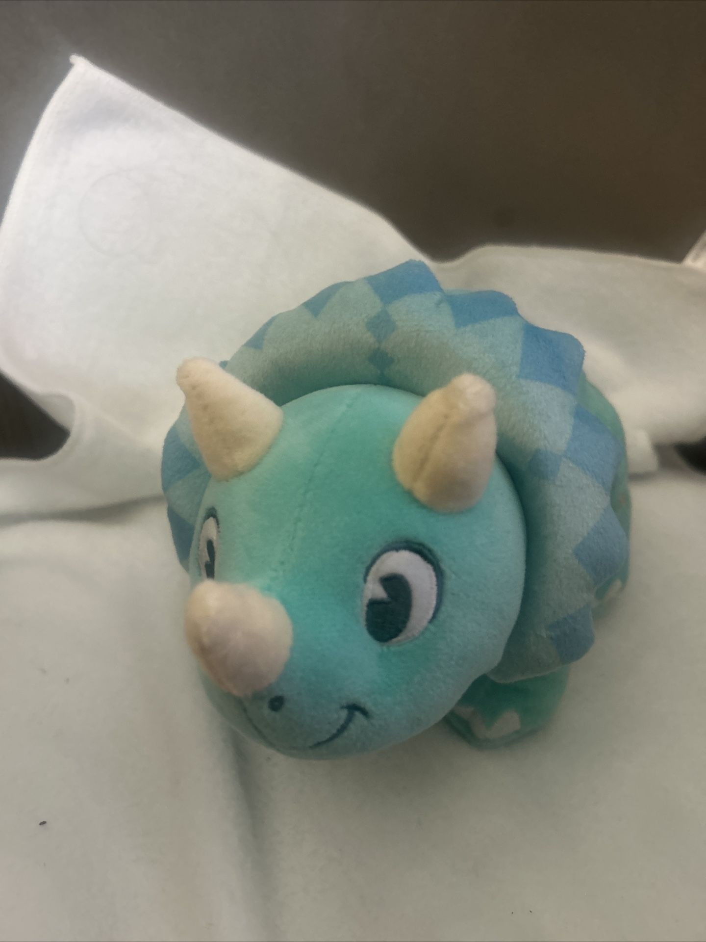 Disney World Animal Kingdom Dinoland Blue Triceratops Dinosaur Plush Toy 10”b10
