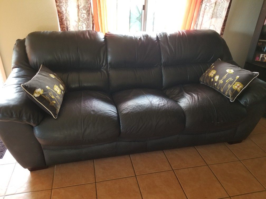 LEATHER SOFA FOR SALE / EXCELLENT CONDITION- $200 OBO