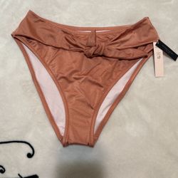 Hermoso bikini.     Beautiful bikini.